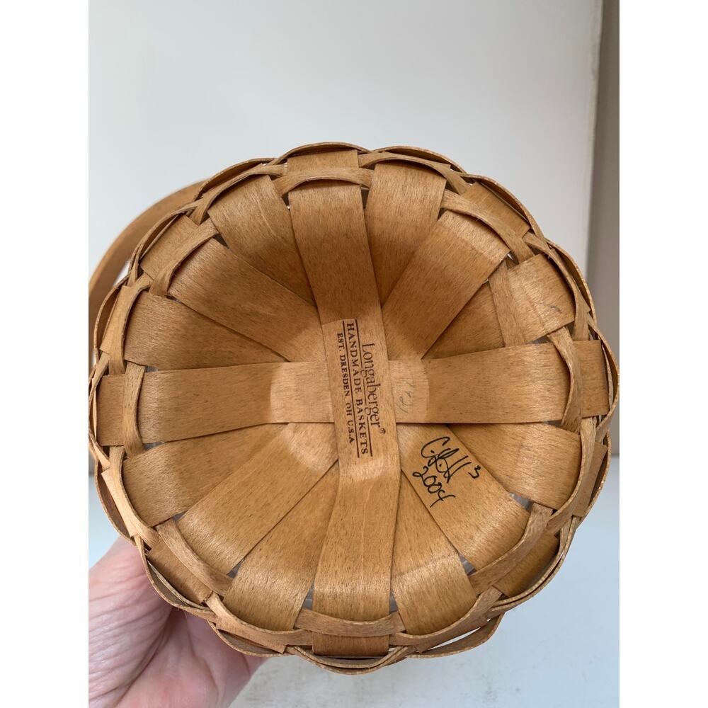 2004 Longaberger Small Fruit Basket With Moveable Handle And Plastic Protector - Picture 4 of 6